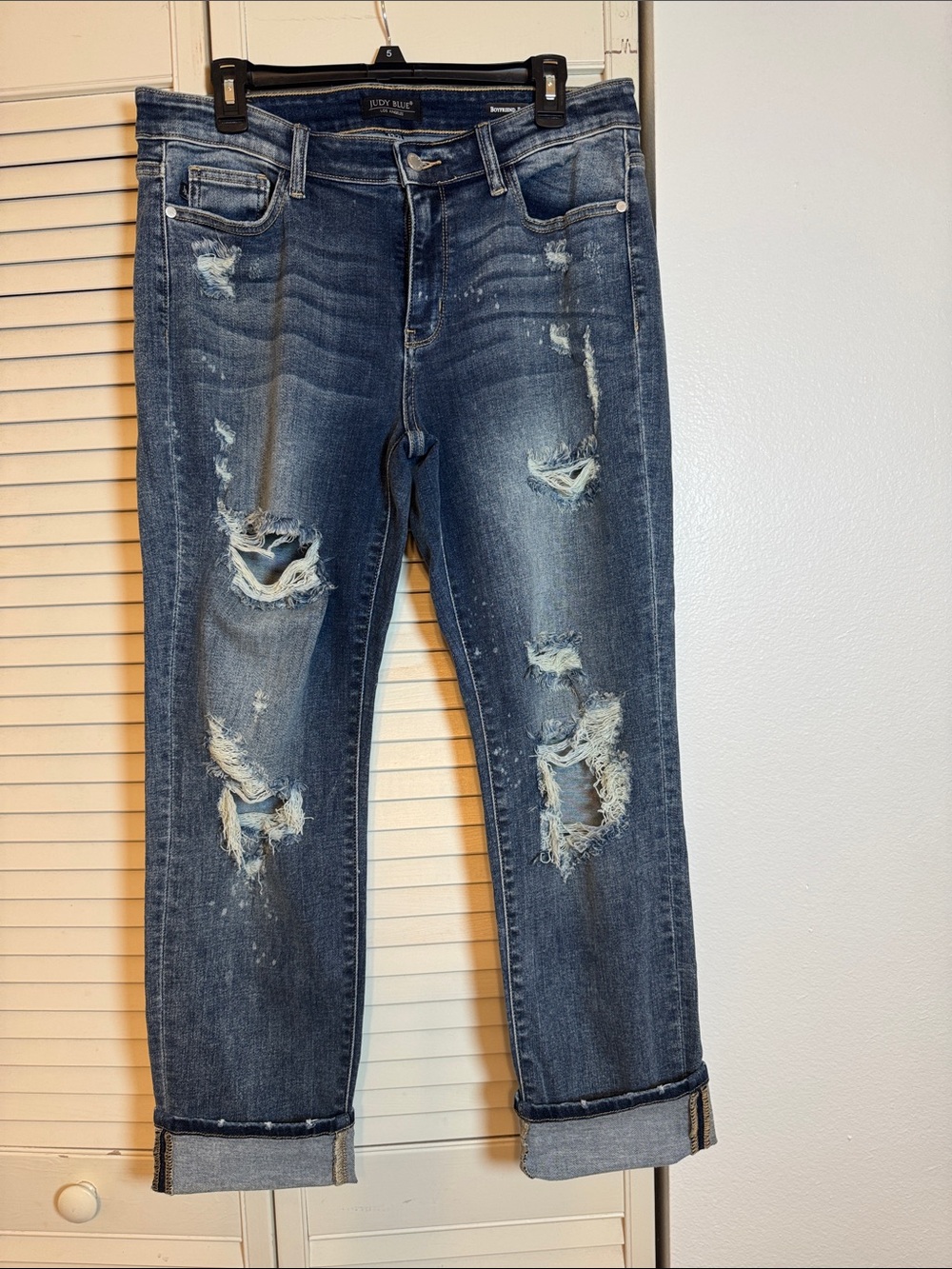 Judy Blue Distressed Boyfriend Jeans in Dark Blue
